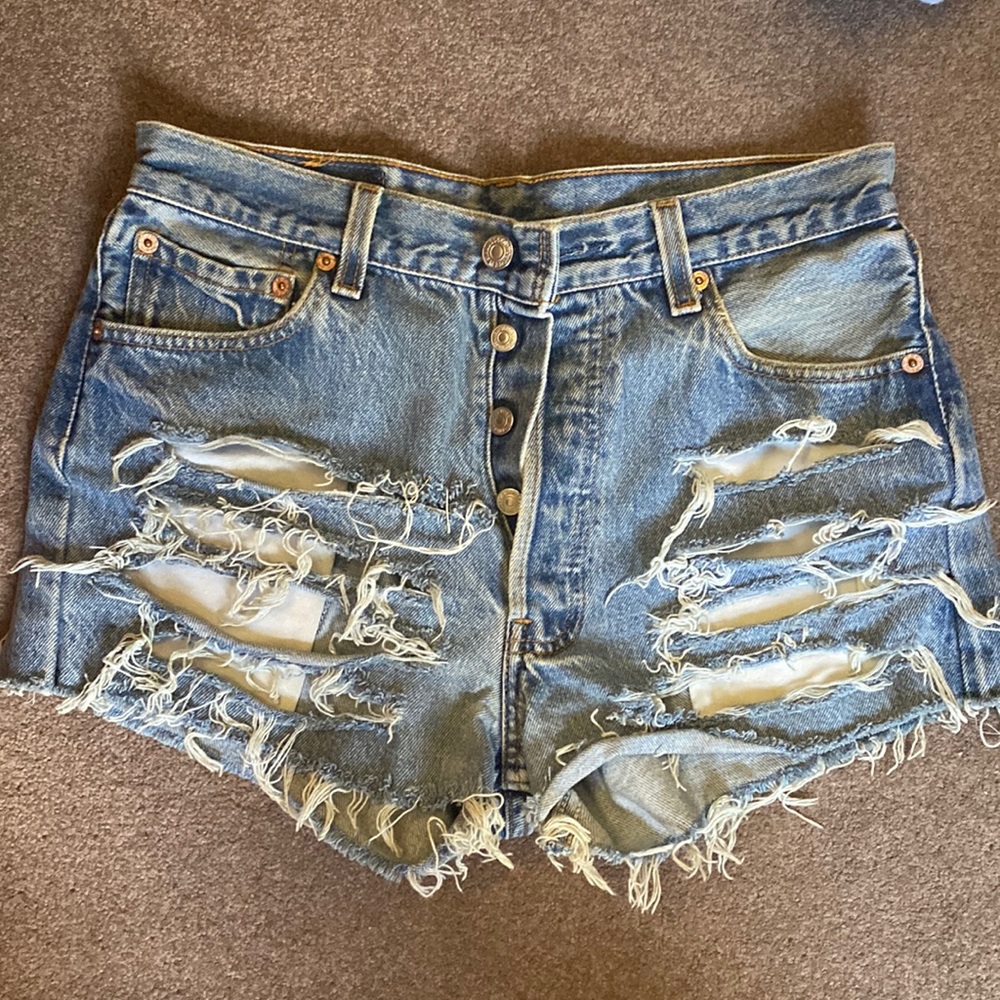 Vintage Levi’s high rise jean shorts